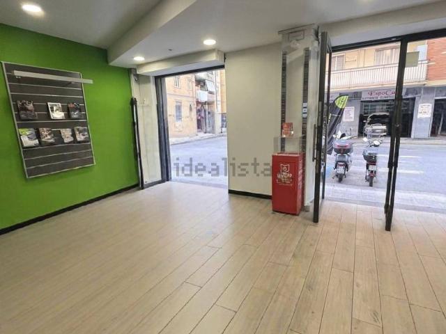Locale in vendita di 96 m² in Via Antonio e Luigi Sementini, 36