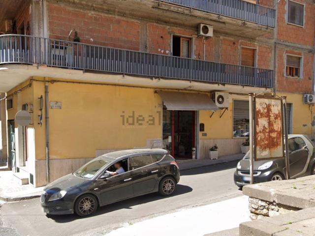 Locale in vendita di 96 m² in Via Duca D&apos Aosta, 106