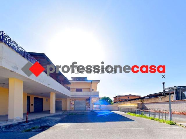 Locale in vendita di 96 m² in Via Fedele Fischetti