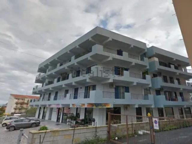 Locale in vendita di 96 m² in Via Fratelli Cervi, 26