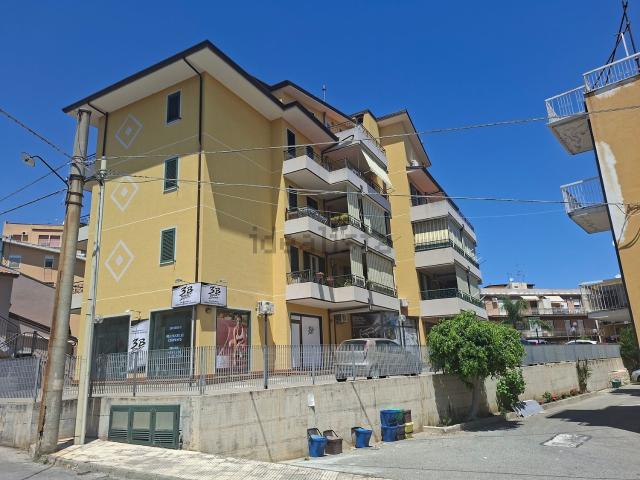 Locale in vendita di 96 m² in Via Fratelli Cervi