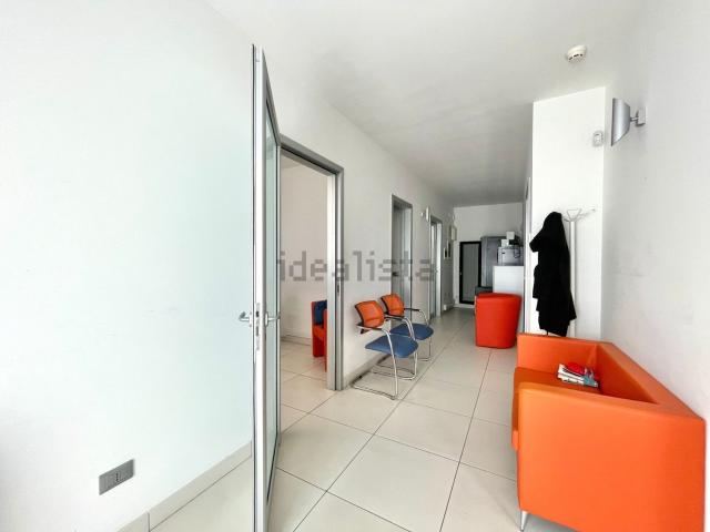 Locale in vendita di 96 m² in Via Marco Biagi, 6