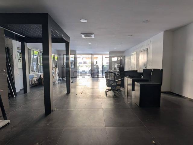 Locale in vendita di 96 m² in Via Mattè Trucco