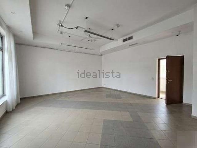 Locale in vendita di 96 m² in Via Primo Maggio