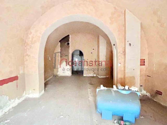 Locale in vendita di 96 m² in Via Seggio, 16