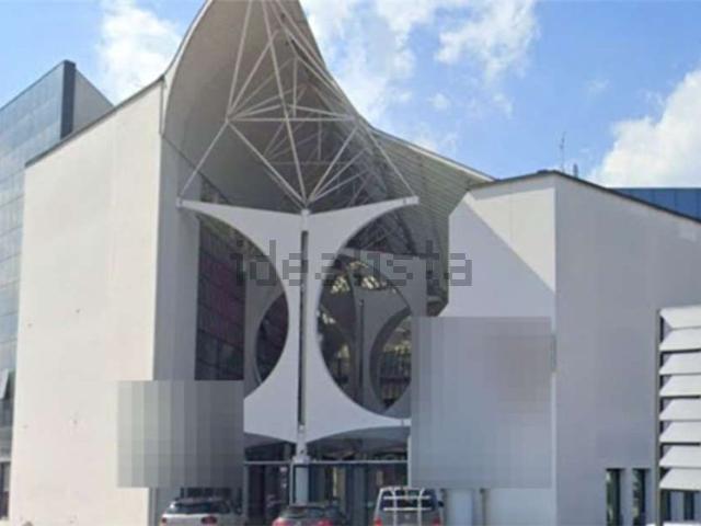 Locale in vendita di 96 m² in Viale Francesco Crispi