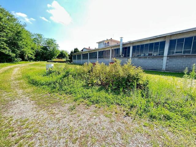 Locale in vendita di 980 m² in Via Labriola, 27