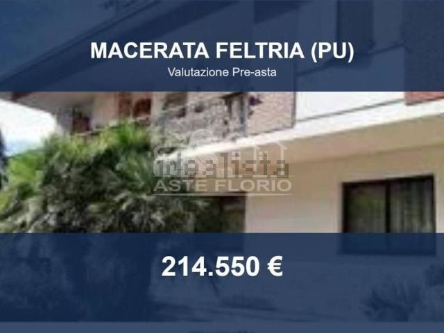 Locale in vendita di 984 m² in Via Montefeltresca, 4