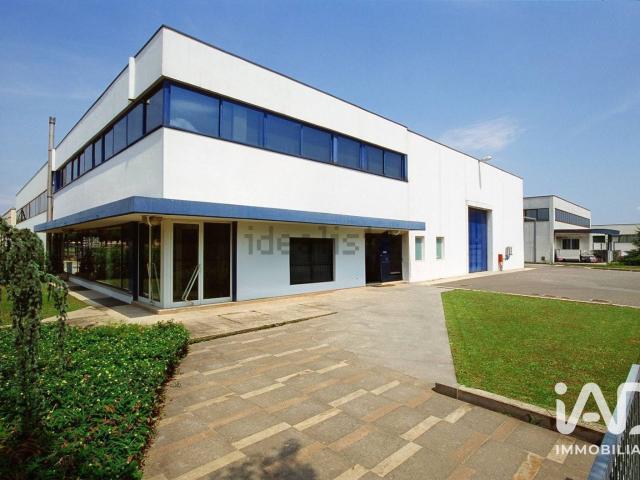 Locale in vendita di 986 m² in Via Lago di Garda