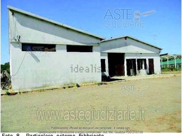 Locale in vendita di 9890 m²