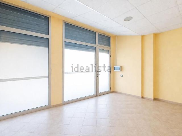 Locale in vendita di 98 m² in Piazza Kolbe, 12