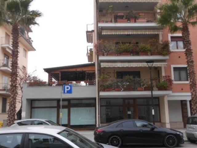 Locale in vendita di 98 m² in Strada Provinciale 238