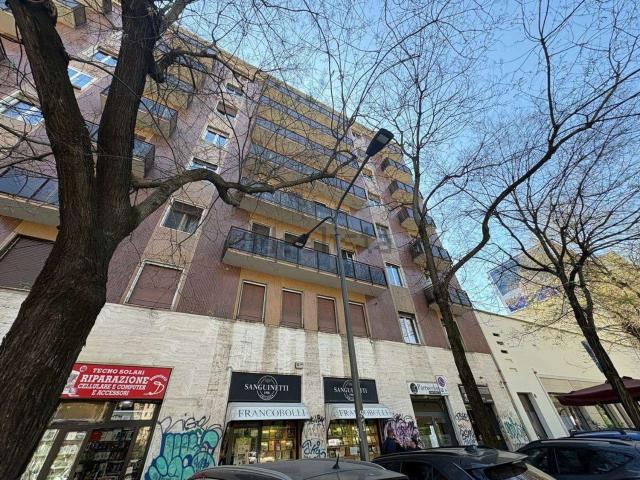Locale in vendita di 98 m² in Via Andrea Solari, 3