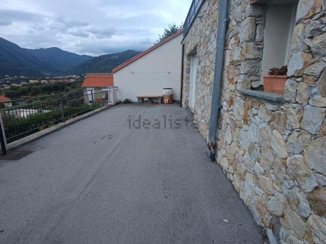 Locale in vendita di 98 m² in Via delle Ginestre, 40
