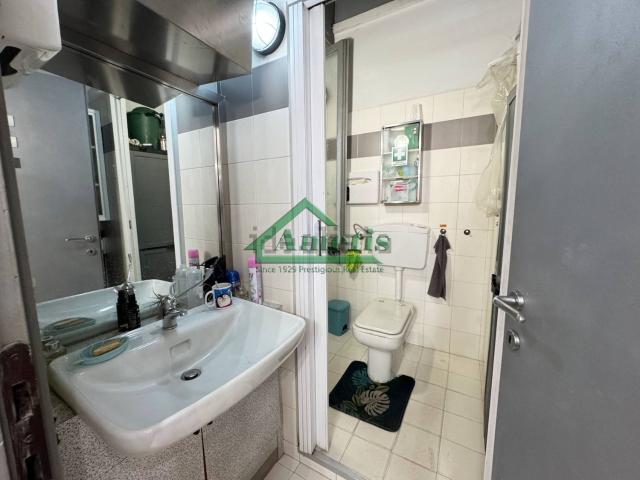 Locale in vendita di 98 m² in Via Martiri della Libertà