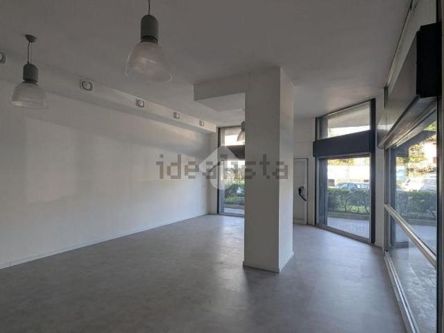 Locale in vendita di 98 m² in Via Martiri Sfriso