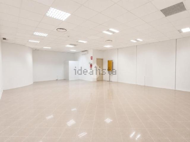 Locale in vendita di 98 m² in Via Olimpica, 54