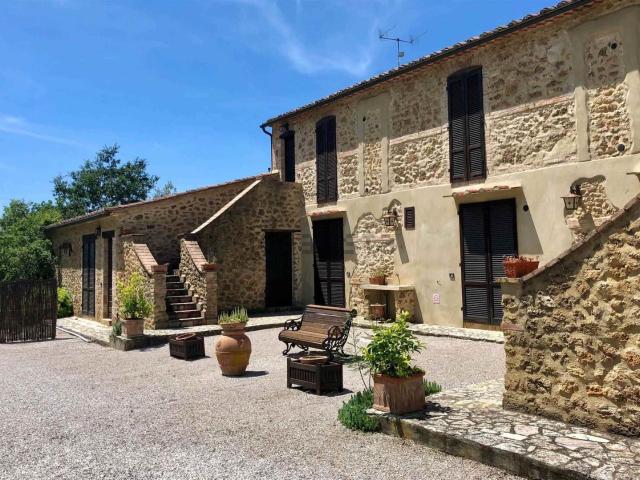 Locale in vendita di 999 m²