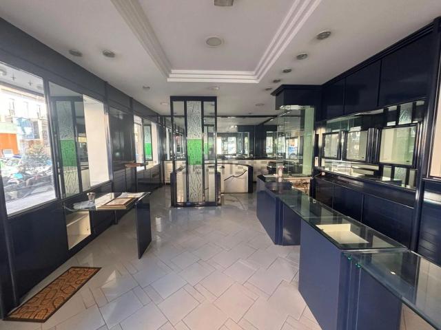 Locale in vendita di 99 m² in Via Ernesto Chiappori
