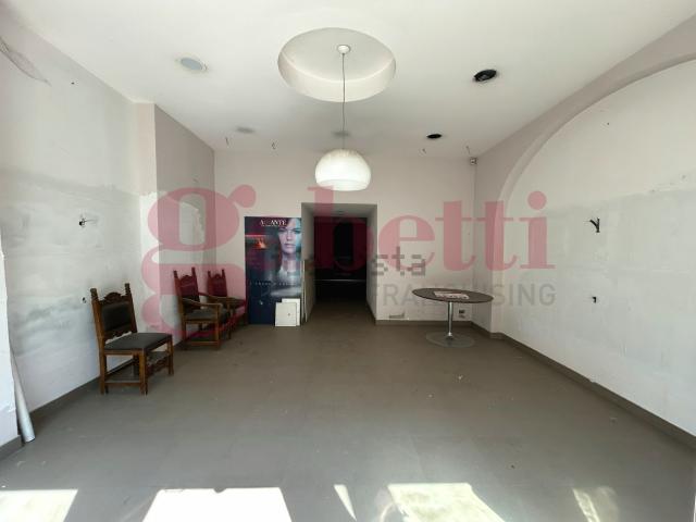 Locale in vendita di 99 m² in Via Roma, 152