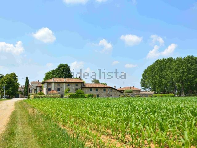 Locale in vendita di 1007 m² in Via della Ferrovia