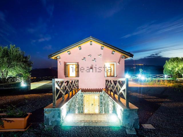 Locale in vendita di 100000 m² in Via la rosa