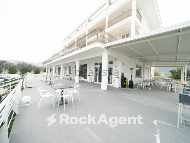 Locale in vendita di 1000 m²