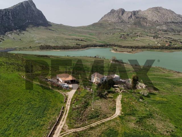 Locale in vendita di 1000 m² in Strada Provinciale 102