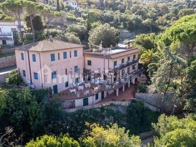 Locale in vendita di 1000 m² in Strap former railway, 51