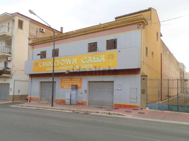 Locale in vendita di 1000 m² in Via Madonna del Riposo