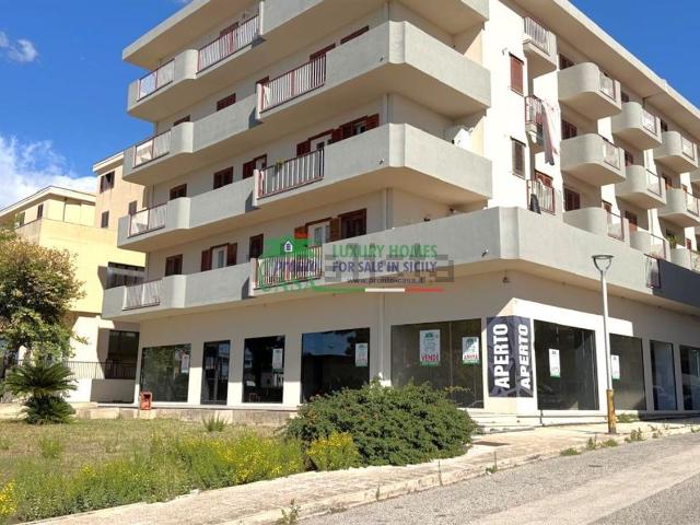 Locale in vendita di 1000 m² in Via Modica Ispica, 120