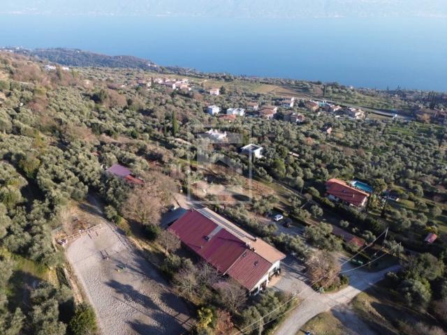 Locale in vendita di 1000 m² in Via Castello, 10