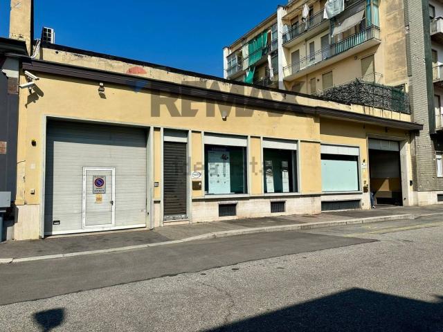 Locale in vendita di 1000 m² in Via Dogliani, 14