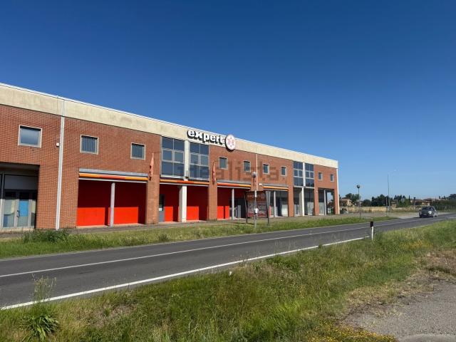 Locale in vendita di 1000 m² in Via Don Luigi Rosadini