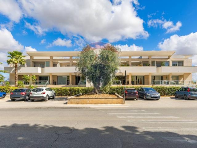 Locale in vendita di 1000 m² in Via Generale Michele Scattaglia, 2