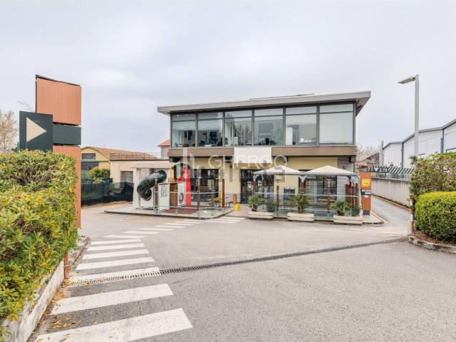 Locale in vendita di 1000 m² in Via Gorgolungo, 6