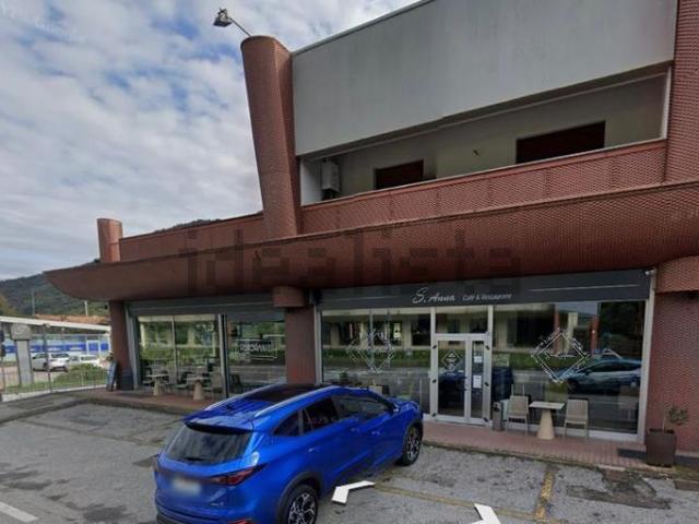 Locale in vendita di 1000 m² in Via Sant&apos Anna, 7