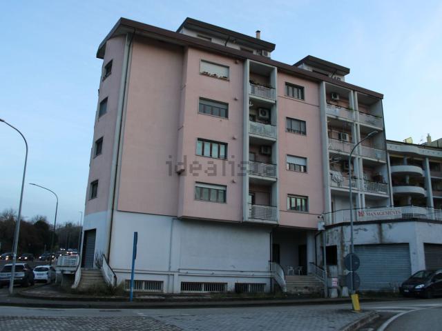 Locale in vendita di 1000 m² in Via Schipa Michelangelo