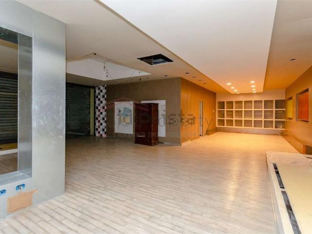 Locale in vendita di 1000 m² in Via Torino