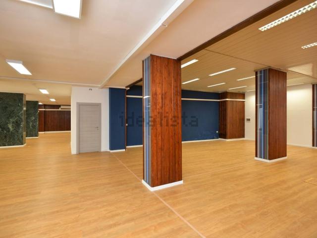 Locale in vendita di 1000 m² in Via 95° Reggimento Fanteria