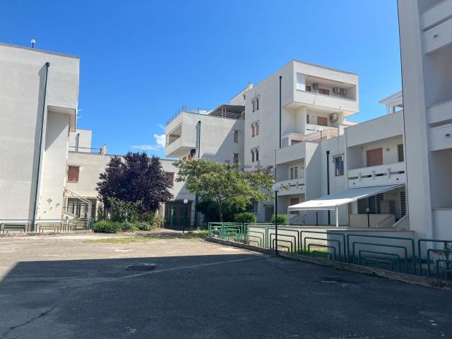 Locale in vendita di 1000 m² in Viale del Sole, 50