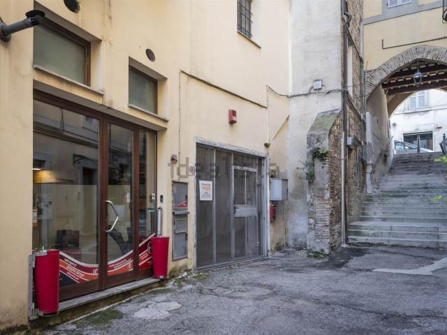 Locale in vendita di 100 m²