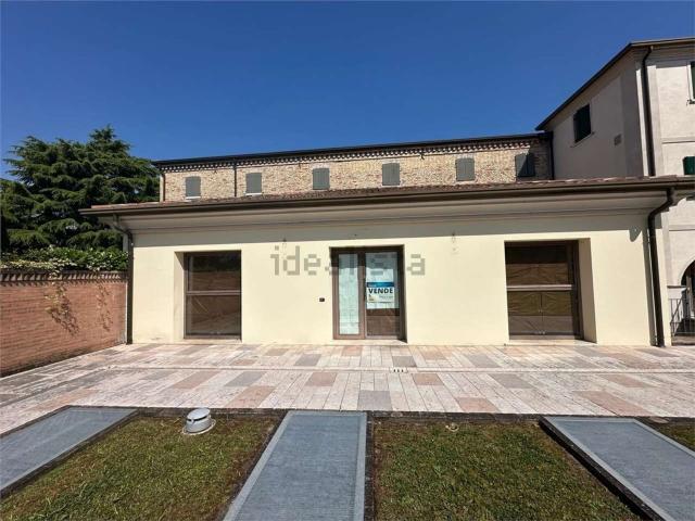 Locale in vendita di 100 m²