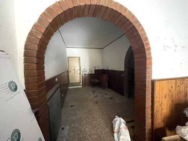 Locale in vendita di 100 m²