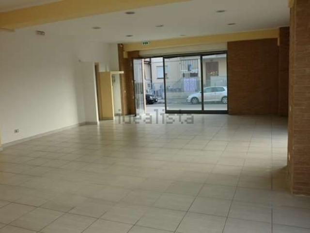 Locale in vendita di 100 m²