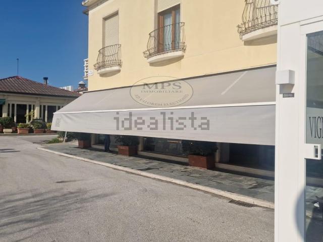 Locale in vendita di 100 m²