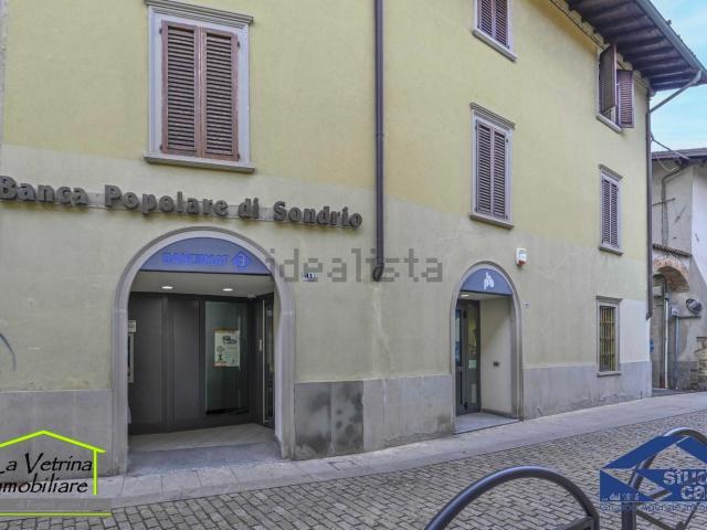 Locale in vendita di 100 m²