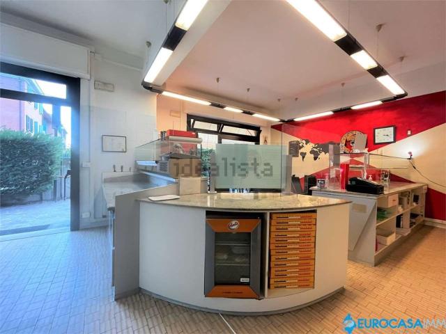 Locale in vendita di 100 m²