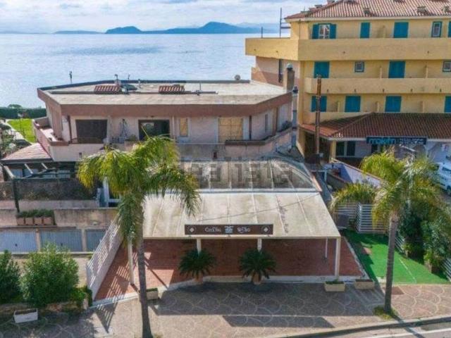 Locale in vendita di 100 m²