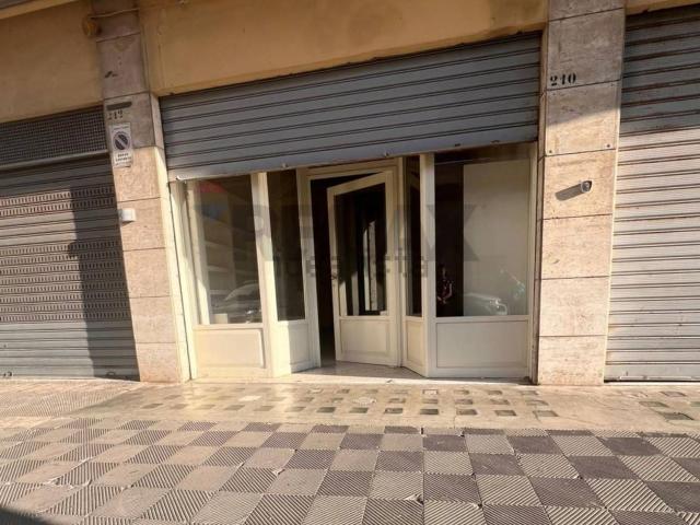 Locale in vendita di 100 m²